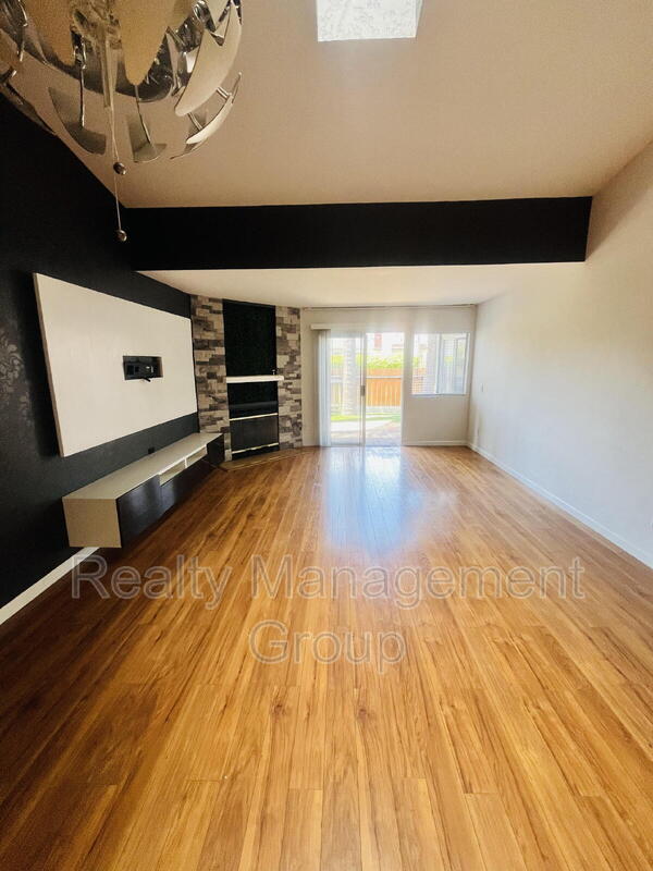 Building Photo - 1477 Saddle Way