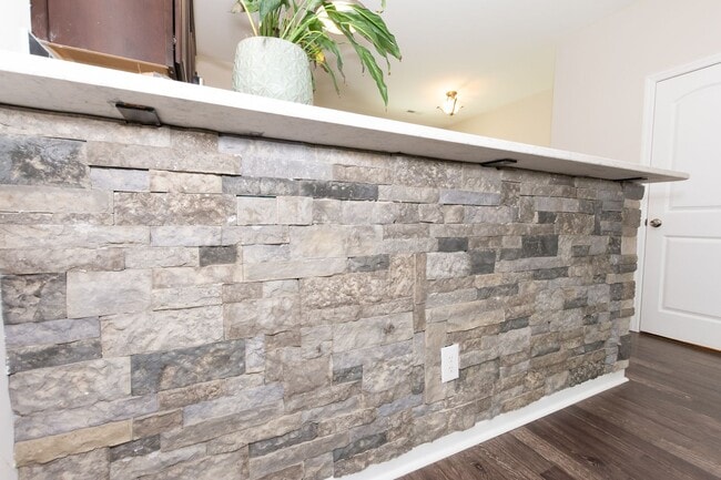 Building Photo - Ready to live close to the beach?