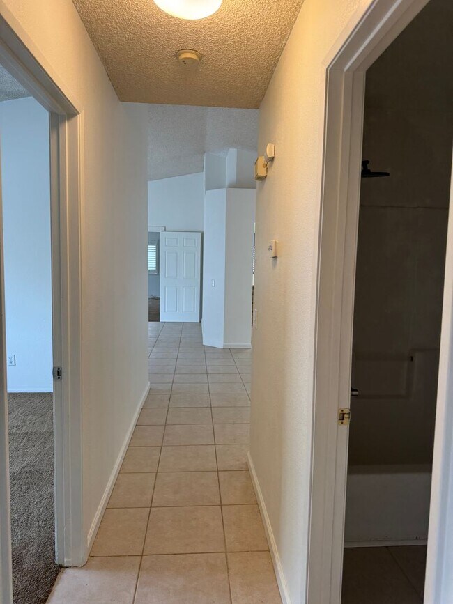 Building Photo - Hesperia Home, 3 Bedroom's, 2 Bathrooms, New paint, New Carpet,