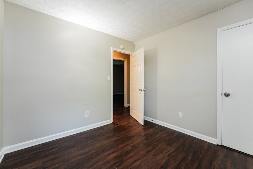 Building Photo - 5394 Greenhedge Ct