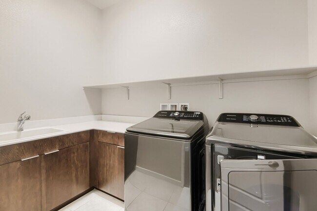 Building Photo - Stunning home with a serene Zen backyard, raised garden beds, fountain and spa!
