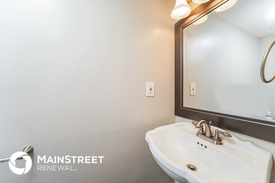 Building Photo - 731 Saratoga Dr