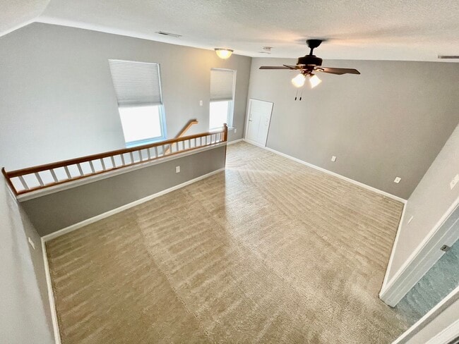 Building Photo - Spacious Condo - Waterfront Community - Av...