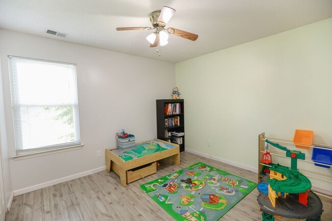 Building Photo - Modern Comfort in a Peaceful Setting – 4BR...