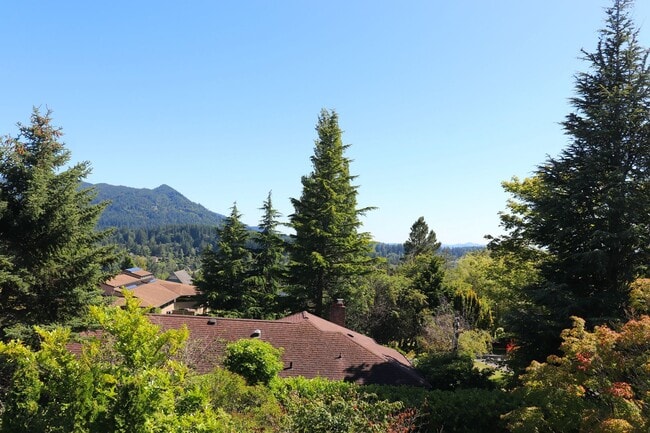 Building Photo - Exquisite 3 Bed, 1.75 Bath Home in Old Fai...
