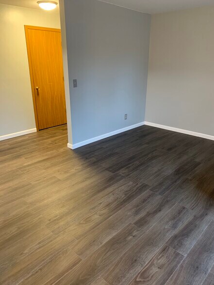 Building Photo - 930 Iowa Ave