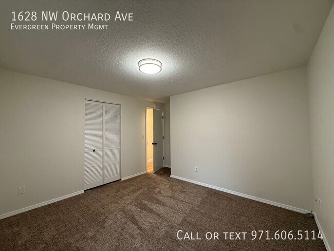 Building Photo - 1628 NW Orchard Ave