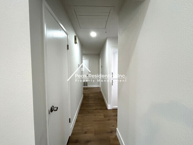 Building Photo - 7400 Martignetti Ct