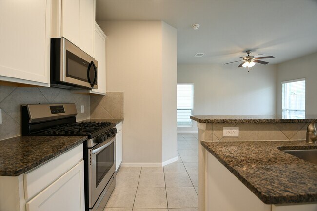 Building Photo - 104 Camelot Pl Ct