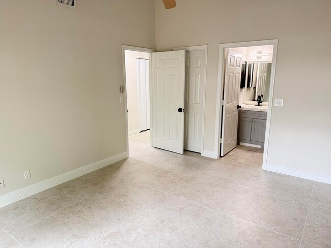 Building Photo - 1065 Mulberry Pl