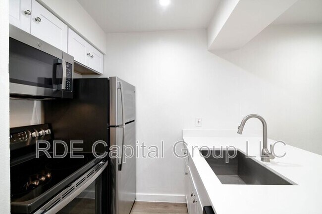 Building Photo - 2722 Throckmorton St