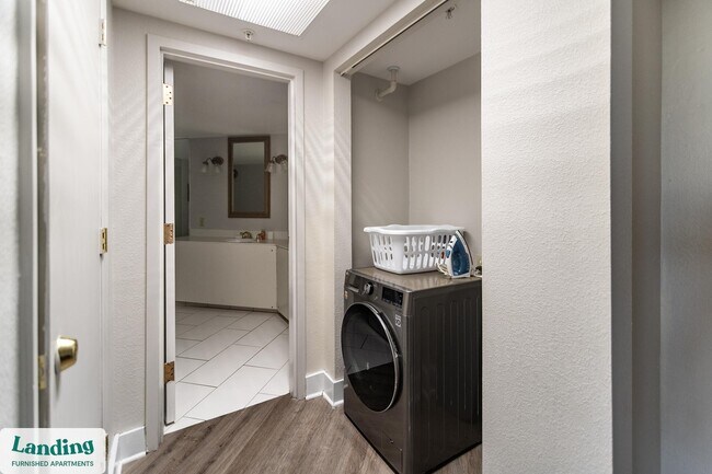 Building Photo - 1362 Passenger St