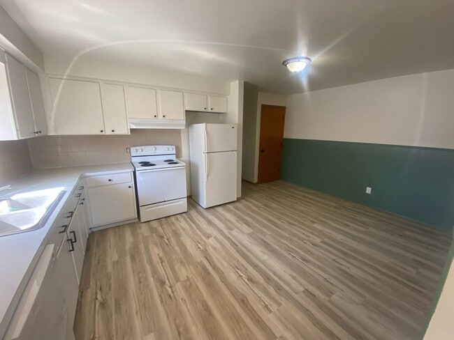 Building Photo - 968 Grove St