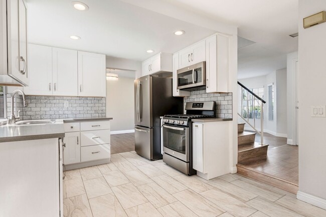 Building Photo - 2 Story dream home, 3 bedroom, 2 and 1/2 B...