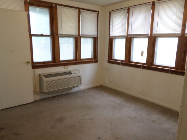 Building Photo - 715 Laramie St
