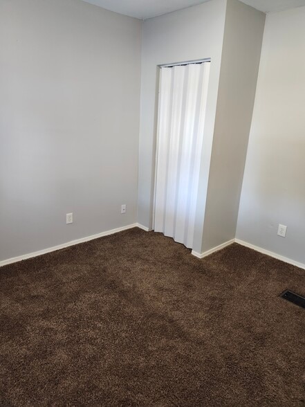 Building Photo - 2366 Deming St