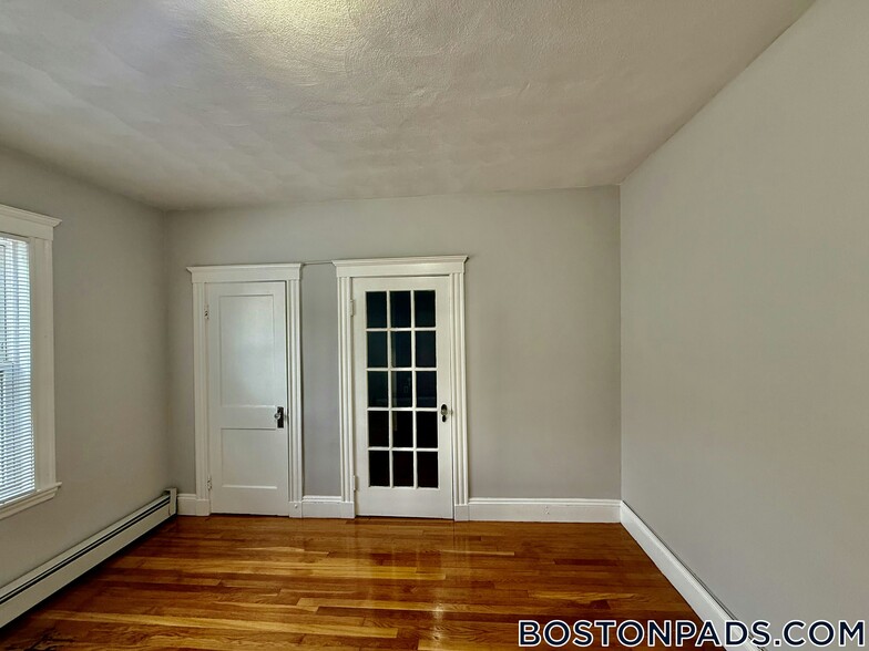 Building Photo - 38 Estes St