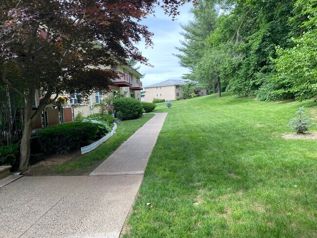 Building Photo - 364 Hoover Ave