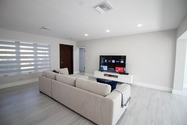 Building Photo - 2548 SE 14th St