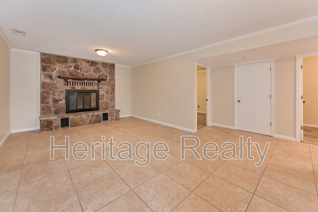 Building Photo - 9608 Clearwater Dr