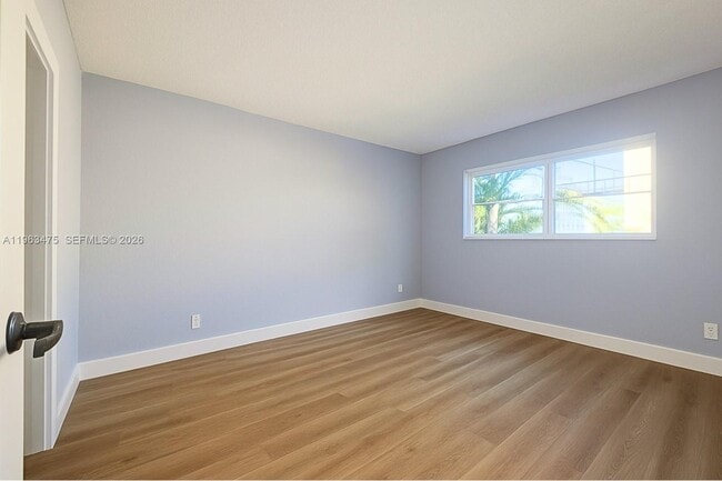 Building Photo - 333 NW 17th Ct