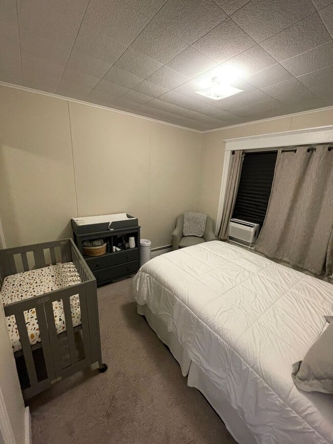 Building Photo - 642 N New St