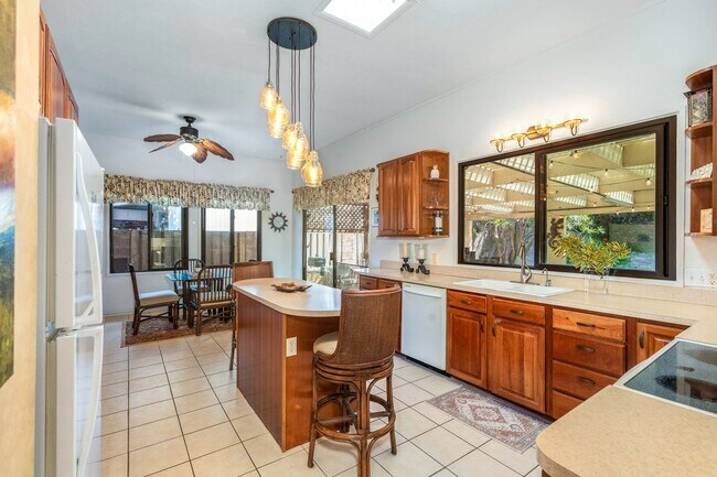 Building Photo - Fully Furnished, 3 Bed/3 Bath, Waiehu Heig...