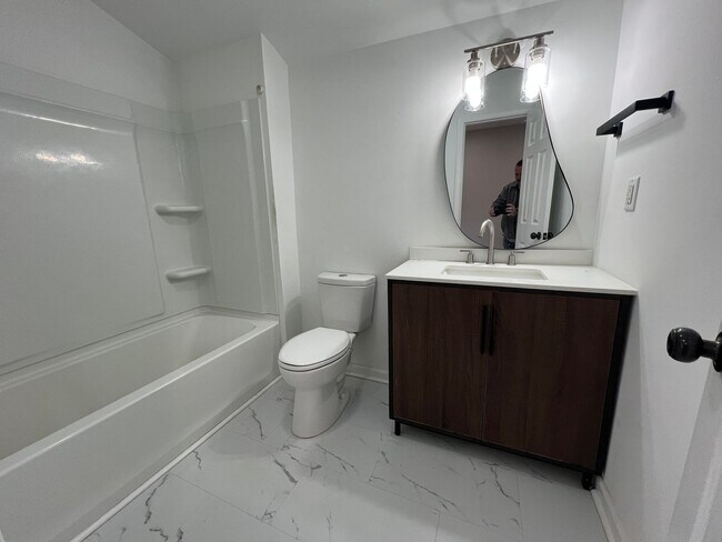 Building Photo - 3 Bedroom 2 Bathroom House for rent