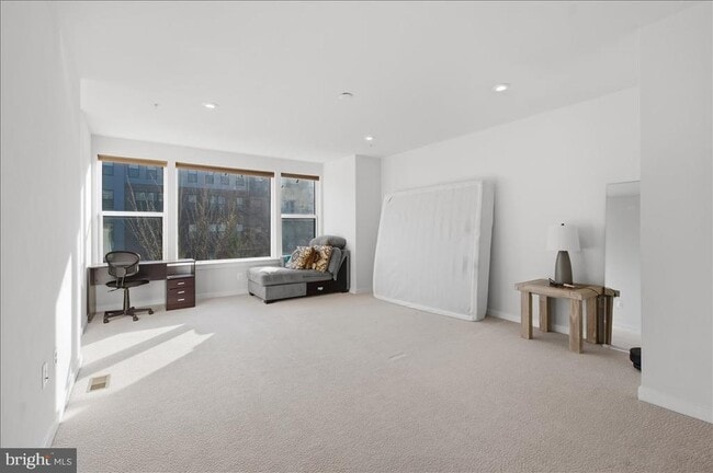 Building Photo - 13538 Sayward Blvd