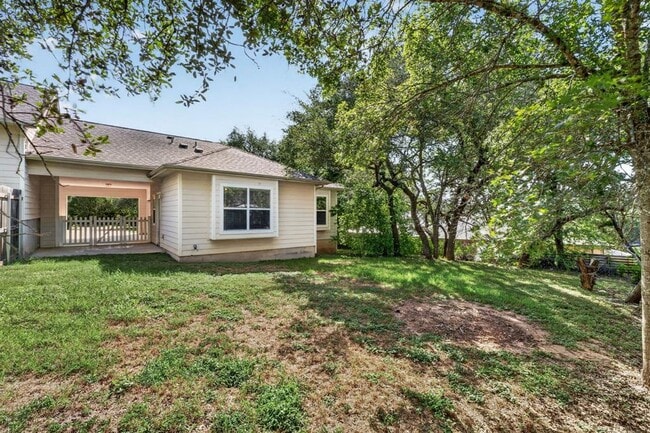 Building Photo - 1002 Castile Rd