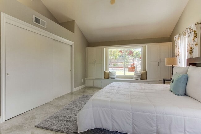 Building Photo - 10730 Carillon Ct