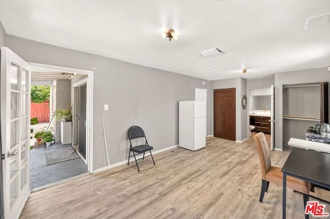 Building Photo - 6236 Lindley Ave