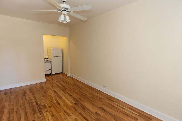 Building Photo - 544 W Wellington Ave