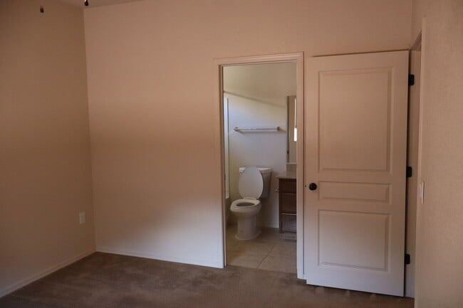 Building Photo - Community Pool