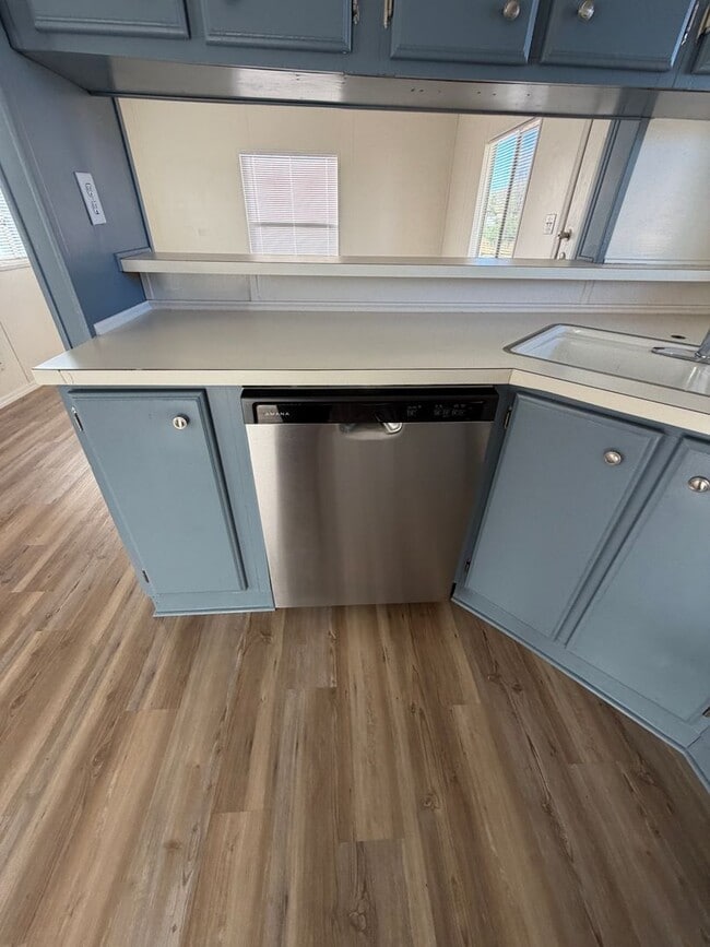 Building Photo - cute and cozy