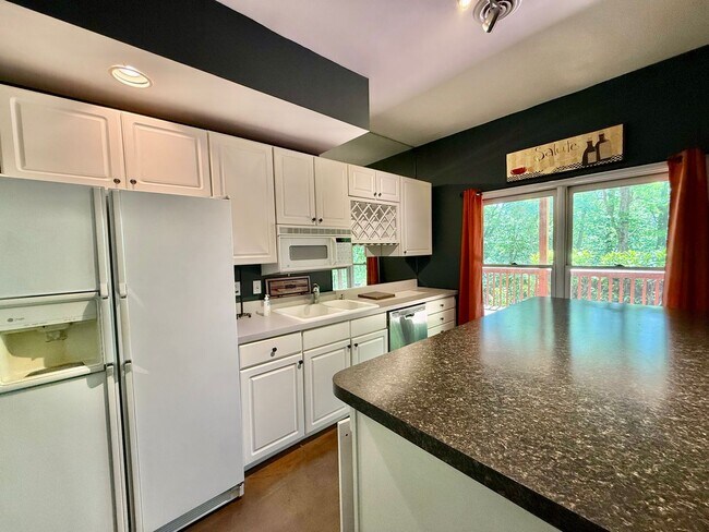 Building Photo - 309 Bullrun Valley Dr