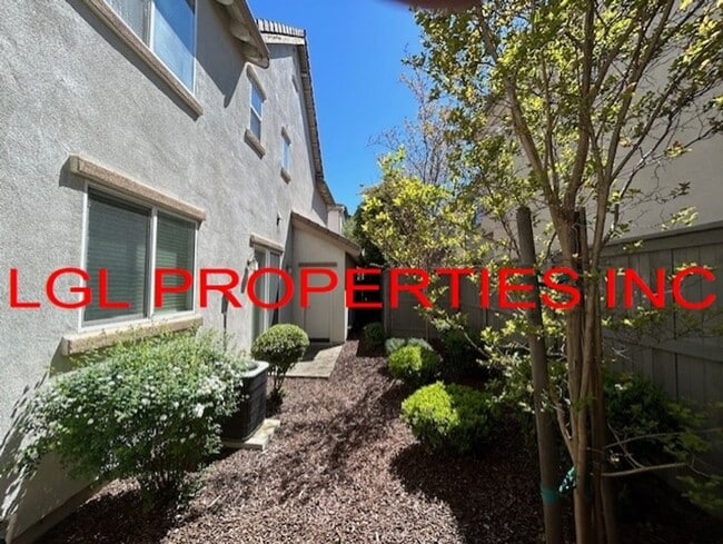Building Photo - 2826 Maybrook Dr