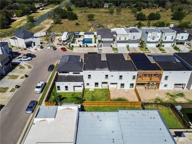 Building Photo - 2204 Corales St