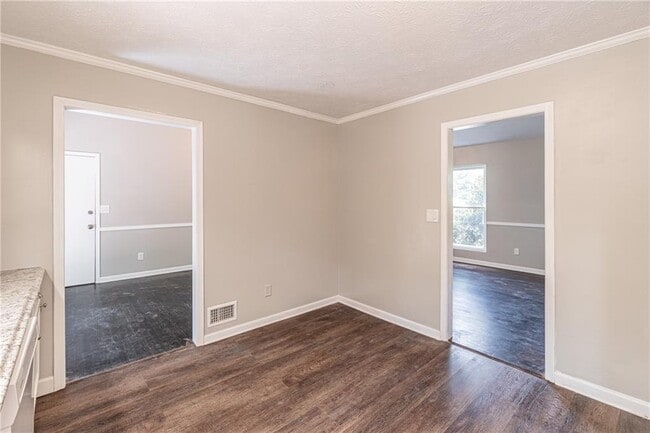 Building Photo - 495 Ansley Dr