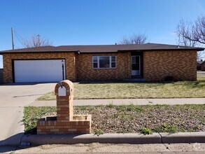Building Photo - LARGE BRICK HOME CORNER LOT