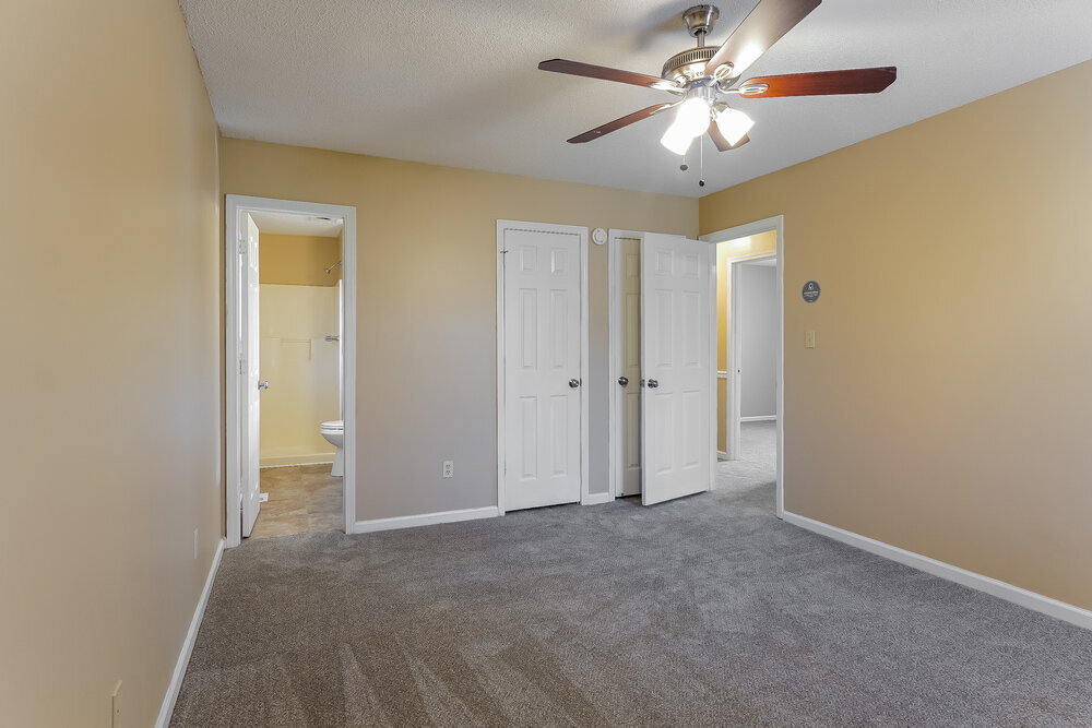 Building Photo - 5811 Willow Crest Dr