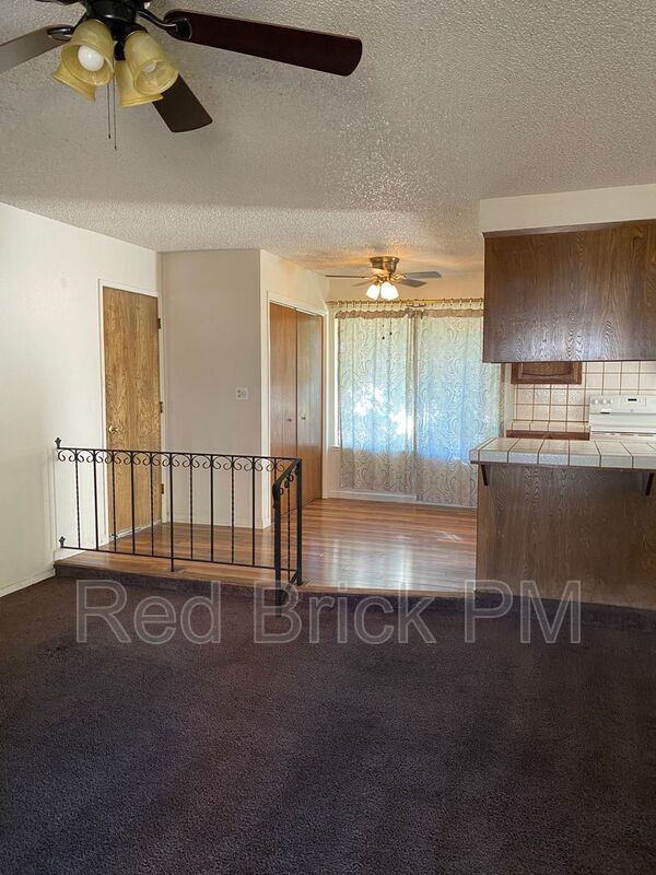 Building Photo - 2998 Sequoia Dr