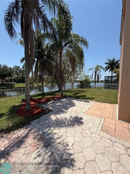 Building Photo - 11660 NW 52nd Ct