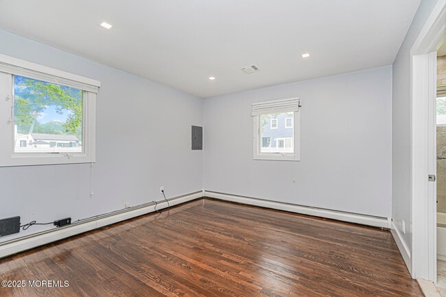 Building Photo - 220 Highwood Rd