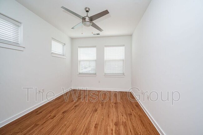 Building Photo - 115 W 13th St