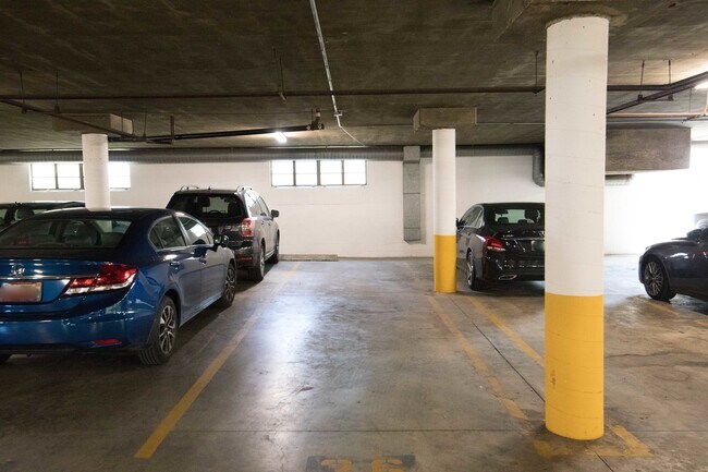 Building Photo - Remodeled 2 BEDROOM/2 BATH in the Heart of...