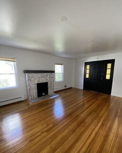 Building Photo - 10 Tollgate Ct