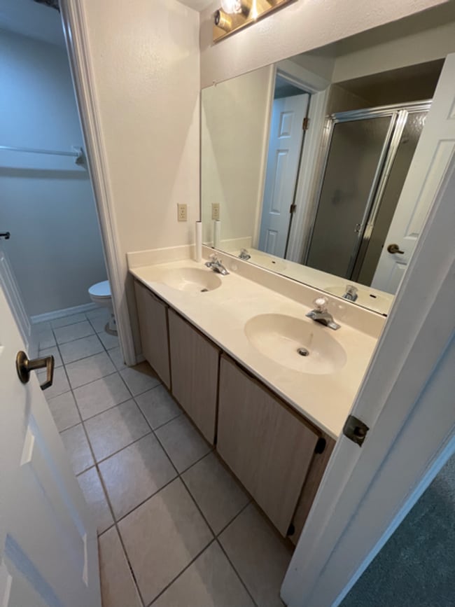 Building Photo - Great 2 Bed 2 Bath Condo