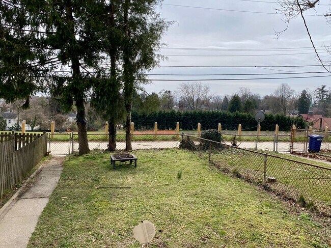 Building Photo - Charming 3 Bedroom/1.5 Bathroom Townhome in Towson, MD!