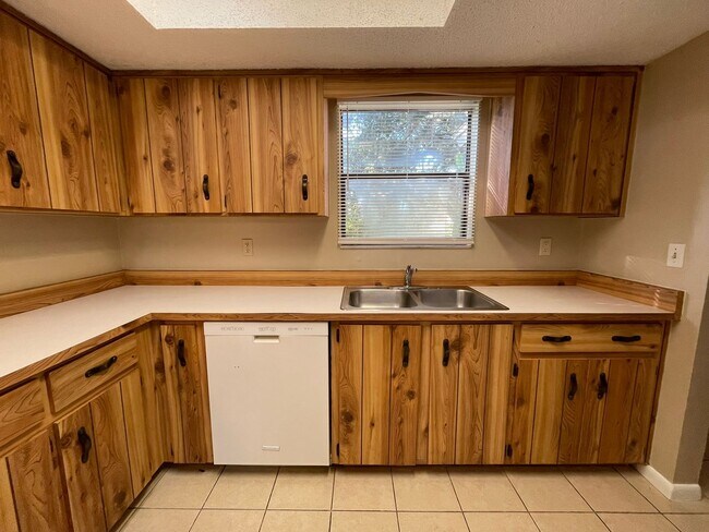 Building Photo - Townhome in Ormond Beach